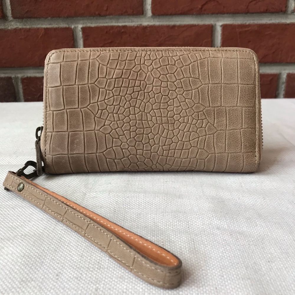 WILL LEATHER GOODS ZIP WRISTLET WALLET NWOT